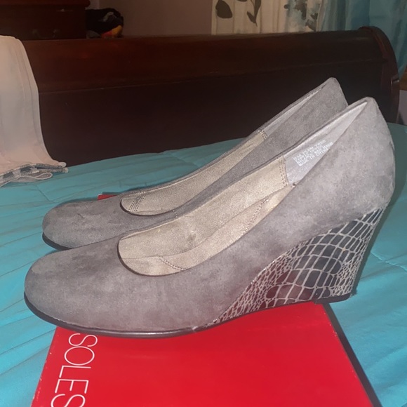 Aerosoles Grey Snake Wedges - Picture 4 of 6
